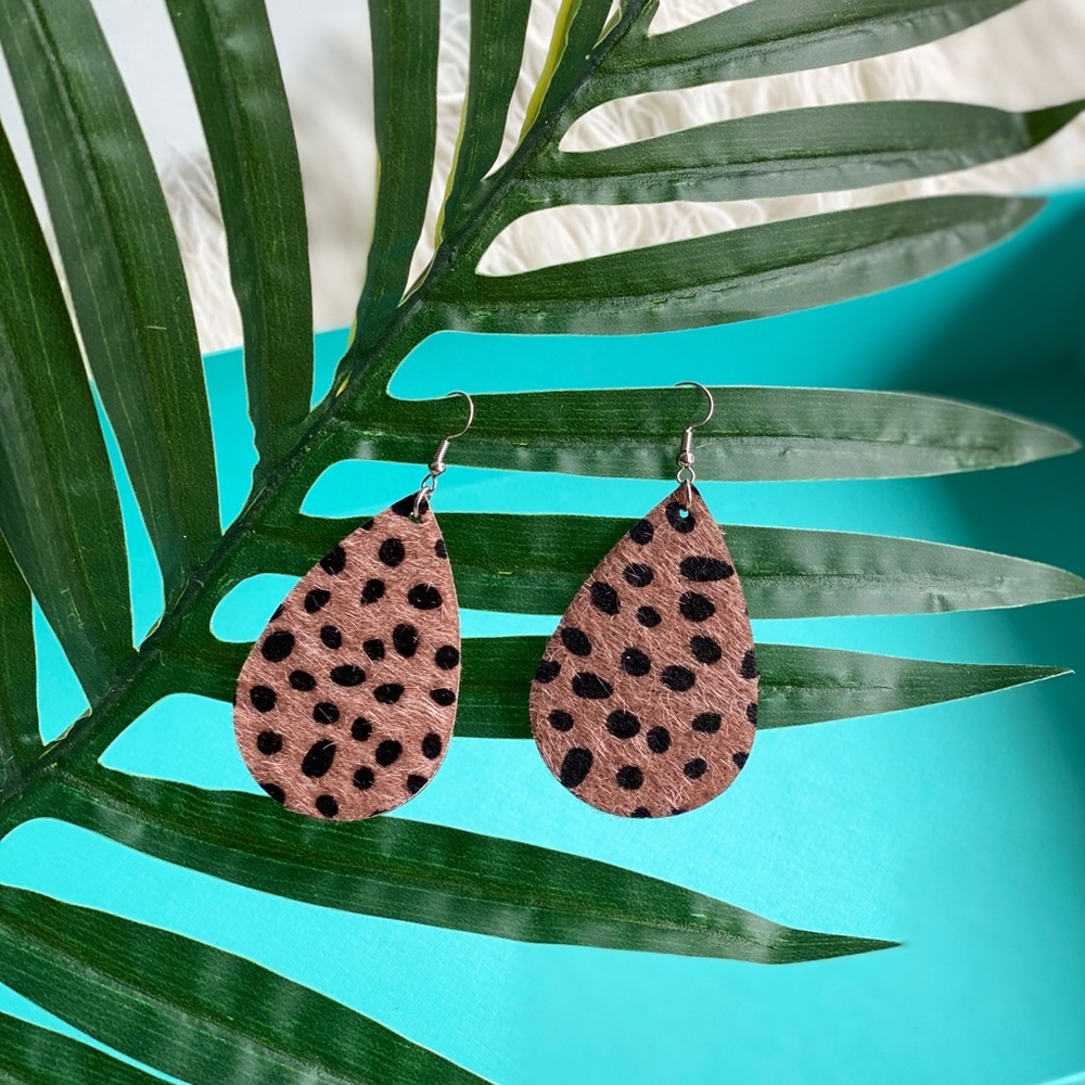 ✨ Animal Print Dangle Earrings